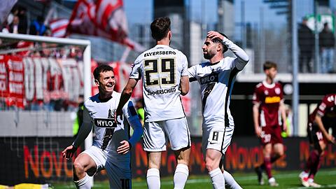 Die SV Elversberg mischt nach einem klaren Sieg gegen Jahn Regensburg weiter im Aufstiegskampf der 2. Bundesliga mit.