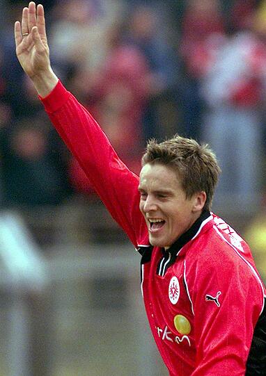 So dramatisch wie in der Saison 2008/2009 war der Abstiegskampf noch nie. Der mittlerweile verstorbene Trainer Jörg Berger kam als Feuerwehrmann und rettete die Eintracht Frankfurt vor dem sicher geglaubten Abstieg. Mit 5:1 gewannen Frankfurt gegen die stark favorisierte Mannschaft aus Kaiserslautern...