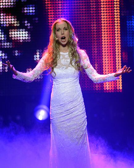 Bis zur letzten Minute liefern sich Cascada und LaBrassBanda ein Kopf-an-Kopf-Rennen beim Vorentscheid zum Eurovision Song Contest. Am Ende setzen die Zuschauer auf Pop. Die Bilder aus Hannover