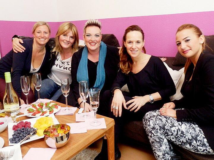 Wer holt sich den "Shopping Queen"-WM-Titel? Die fünf Kandidatinnen aus Düsseldorf (v.l.): Andrea, Friederike, Wanda, Martina, Büsra