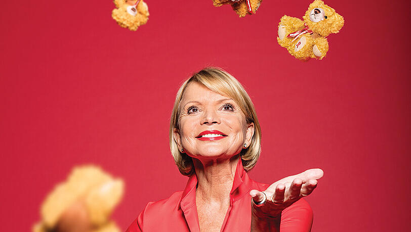 Uschi Glas mit Teddybären: „Respect“-Fotokampagne der Münchner Aids-Hilfe. Uschi Glas mit Teddybären: „Respect“-Fotokampagne der Münchner Aids-Hilfe.