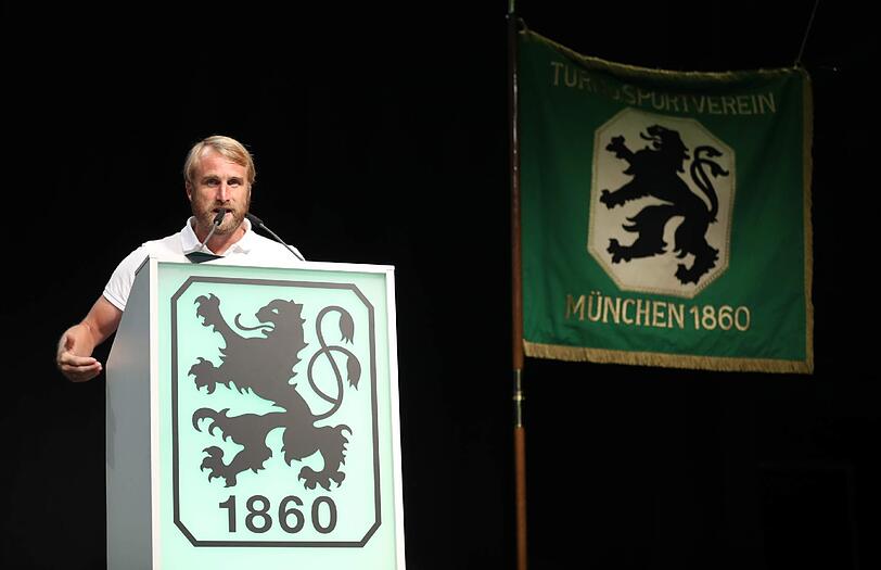 Die Bilder von der Mitgliederversammlung der Münchner Löwen im Zenith.