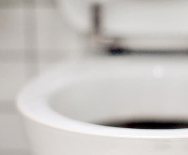 Ein festgenommener Autodieb hat in seiner Haftzelle in Giesing den Kopf in die Toilettenschüssel gesteckt und mehrmals gespült.