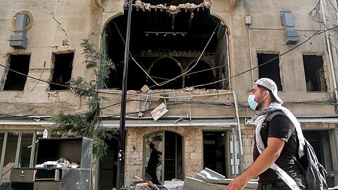 Nach der schweren Explosion im Libanon laufen die Aufräumarbeiten - so gut es eben geht.