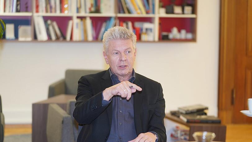 "Die Münchner SPD wird sich verändern. Das finde ich spannend": OB Dieter Reiter beim Interview in seinem Amtszimmer. "Die Münchner SPD wird sich verändern. Das finde ich spannend": OB Dieter Reiter beim Interview in seinem Amtszimmer.