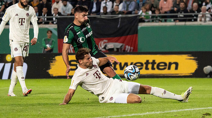 Voller Einsatz vom ungewohnten Duo: Leon Goretzka (r.) und Noussair Mazraoui halfen gegen Münster in der Innenverteidigung aus.