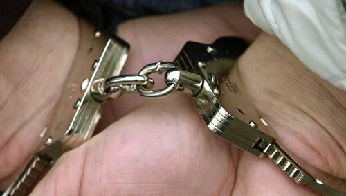 Zwei Polizisten mussten sich am Wochenende gegen eine 34-jährigen Österreicher zur Wehr setzen. Zwei Polizisten mussten sich am Wochenende gegen eine 34-jährigen Österreicher zur Wehr setzen.