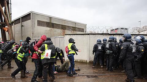 Die Stürmung des Veranstaltungsorts wurde verhindert.