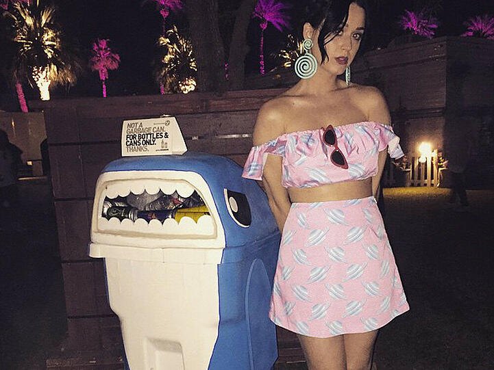 Spottet: Katy Perry hat einen müllschluckenden Hai entdeckt