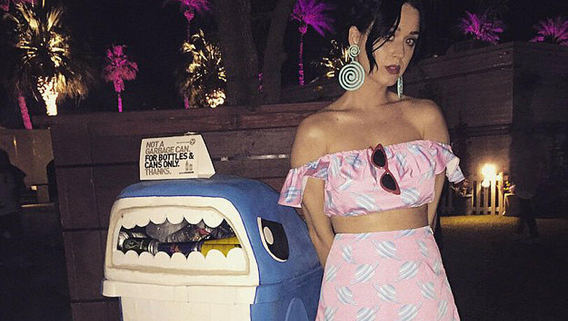 Spottet: Katy Perry hat einen müllschluckenden Hai entdeckt Spottet: Katy Perry hat einen müllschluckenden Hai entdeckt