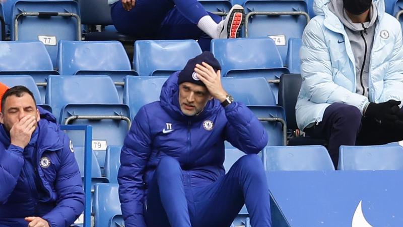Thomas Tuchel, Trainer von FC Chelsea, fasst sich während des Spiels an den Kopf.