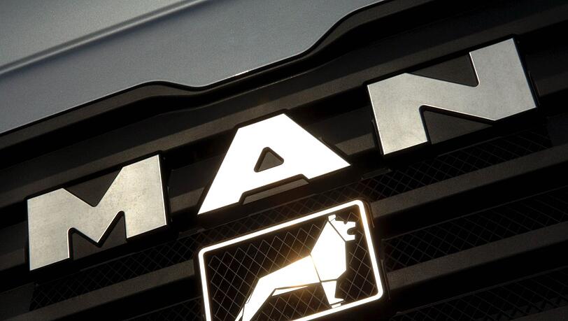 Das Logo des Lastwagen- und Busherstellers MAN Nutzfahrzeuge.
