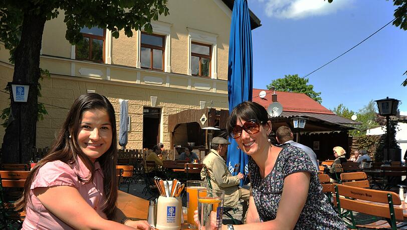 Individuell, überschaubar, gemütlich: Marielle und Julia im S’Truderinger Wirtshaus. Individuell, überschaubar, gemütlich: Marielle und Julia im S’Truderinger Wirtshaus.