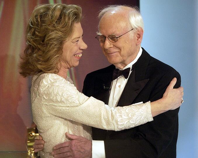 Bis zuletzt waren Evelyn Hamann und Loriot Freunde und Kollegen. Für die deutschen Fernsehzuschauer war Evelyn Hamann immer die Frau an seiner Seite...