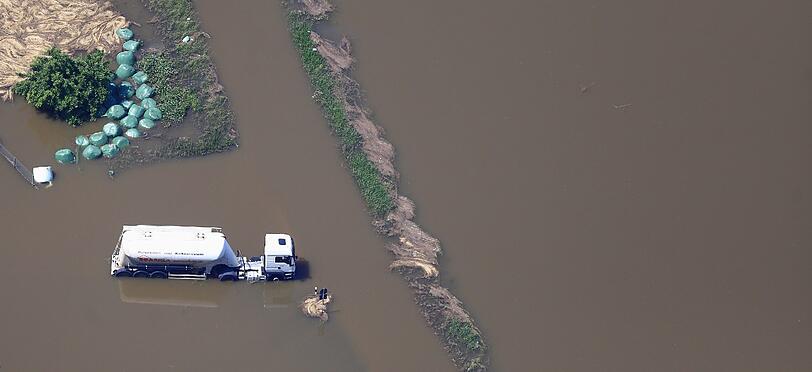 Deichbruch bei Fischbeck in Sachsen-Anhalt - Aktuelle Bilder vom Hochwasser