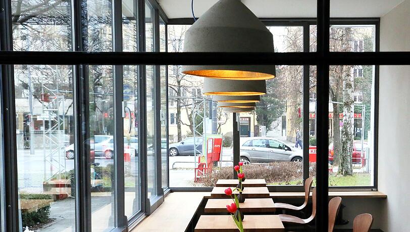 Direkt an die Rösterei angeschlossen ist ein kleines Café.