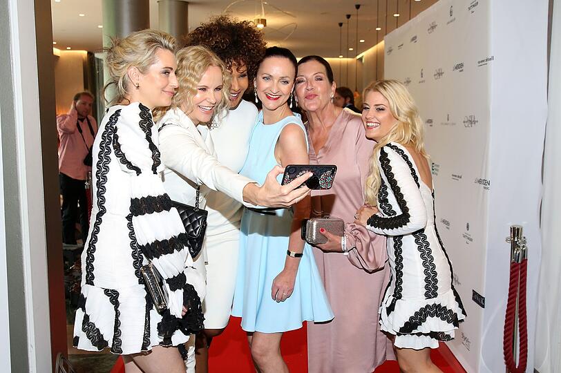 Tina Bordihn, Katja Burkard, Marie Amiere, Brita Segger, Katy Karrenbauer und Jennifer Knäble