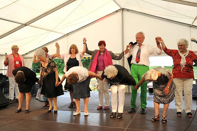 Senioren-Modenschau beim Jubiläumsfest in Berg am Laim.