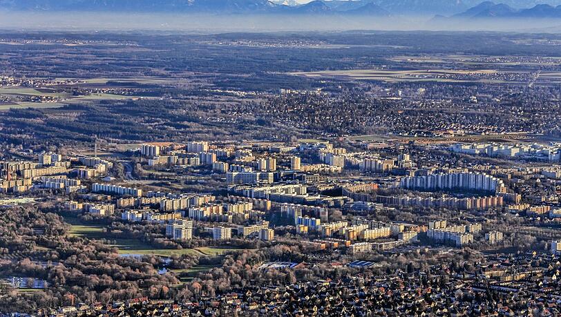 Neuperlach gilt als "Ghetto" am Stadtrand. Dabei ist das Viertel besser als sein Ruf. Zwischen den Häuserblöcken liegt zum Beispiel viel Grün. Neuperlach gilt als "Ghetto" am Stadtrand. Dabei ist das Viertel besser als sein Ruf. Zwischen den Häuserblöcken liegt zum Beispiel viel Grün.