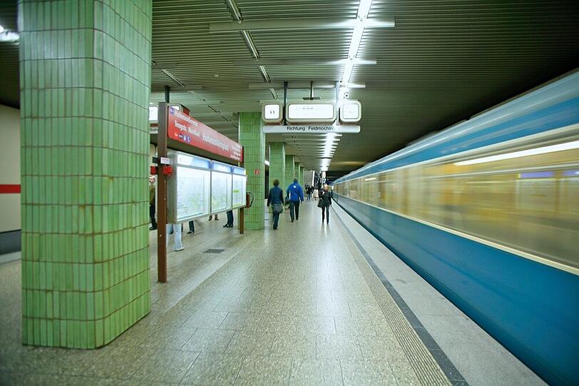 So sieht der U-Bahnhof Hohenzollernplatz in München aktuell noch aus, vor den Umbauarbeiten die im Mai starten.