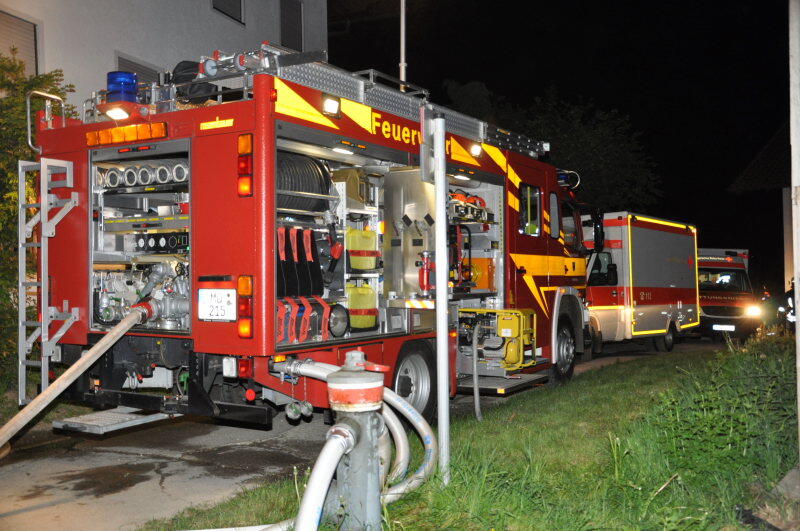 Eine Maschinenhalle im oberbayerischen Schwindegg brennt vollständig ab.
