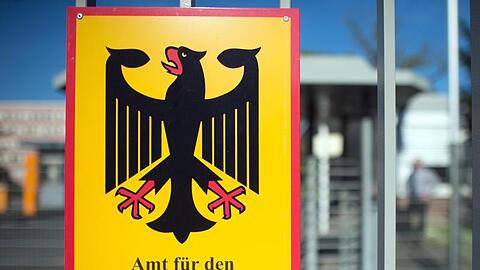 Der Militärische Abschirmdienst (MAD) hat im vergangenen Jahr 14 Extremisten in der Bundeswehr enttarnt, darunter allein acht Rechtsextremisten.