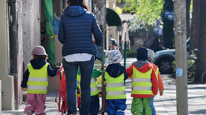 Aktuell sollen Kinder nur im Notfall in die Kita. (Symbolbild)