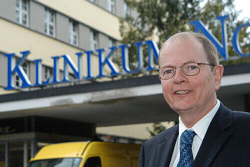 Das Klinikum sichert 7900 Jobs: Klinik-Boss Alfred Estelmann ist stolz auf die Leistungsfähigkeit seines Gesundheitsbetriebs.