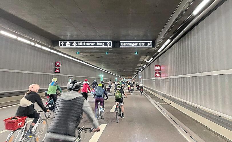 Radeln, wo sonst nur Autos fahren: Bei der Sternfahrt am Sonntag war das möglich.