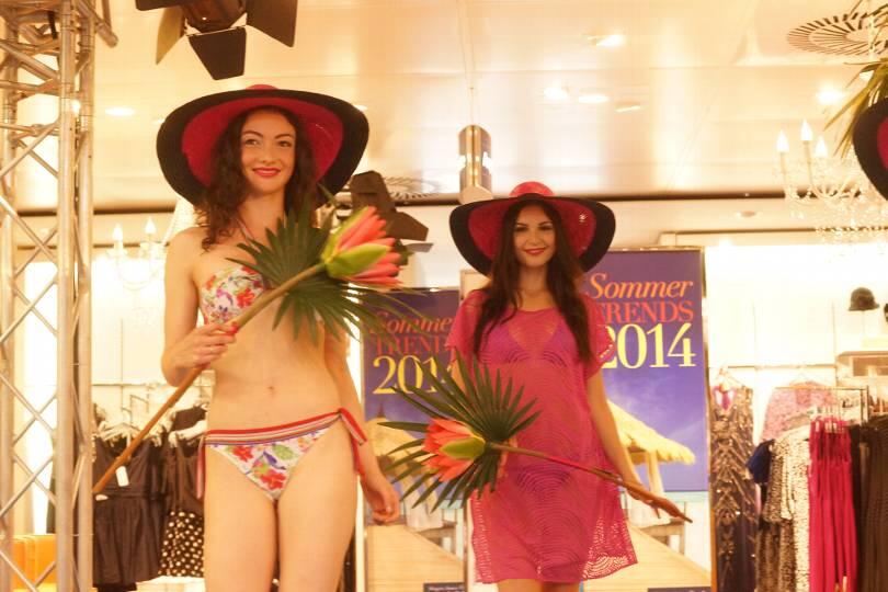 Die Trends am Strand 2014: Die Bilder von der Beachmodenschau bei Karstadt.