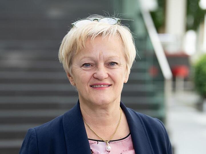 Ein Gericht hat Beschimpfungen gegen die Grünen-Politikerin Renate Künast wie "Stück Scheisse" als zulässig bewertet.