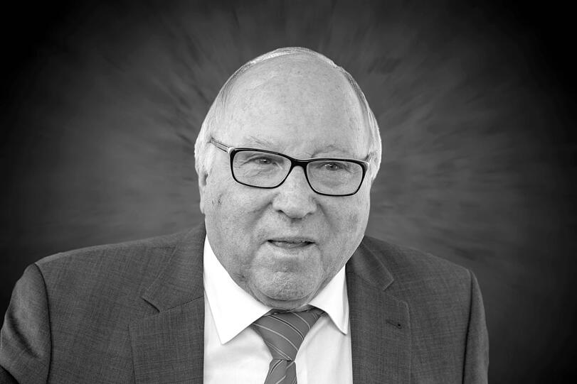 Uwe Seeler, Fußball-Legende des Hamburger SV und Ehrenspielführer der deutschen Nationalmannschaft ist am 21. Juli im Alter von 85 Jahren in seinem Haus in Norderstedt gestorben.