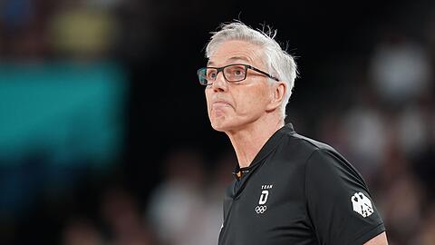 Der neue Bayern-Coach Gordon Herbert hofft auf guten Rat von Trainer-Altmeister Pesic.