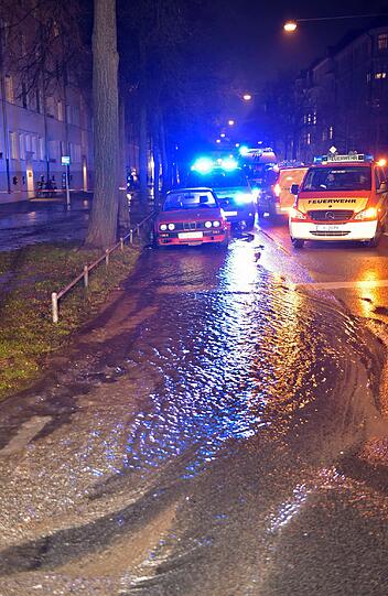 Bilder vom Einsatzort an der Versailler Straße in Haidhausen.