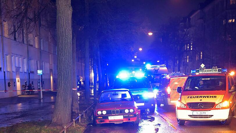 Bilder vom Einsatzort an der Versailler Straße in Haidhausen. Bilder vom Einsatzort an der Versailler Straße in Haidhausen.