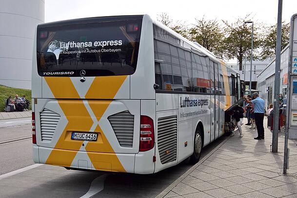 Der Lufthansa-Expressbus fährt vom und zum Flughafen, er hält unter anderem am Münchner Hauptbahnhof. (Archivbild)