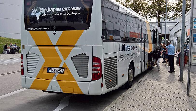Der Lufthansa-Expressbus fährt vom und zum Flughafen, er hält unter anderem am Münchner Hauptbahnhof. (Archivbild)