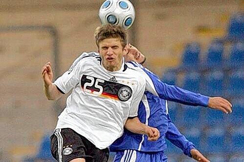 Thomas Müller im Nationaltrikot. Bisher hat es der Bayern-Jungstar nur in der U 21 getragen. Beim Länderspiel gegen Argentinien im März in München dürfte er endlich auch bei Jogi Löw debütieren.