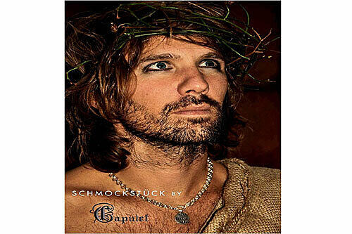 Das Model sieht aus wie Jesus