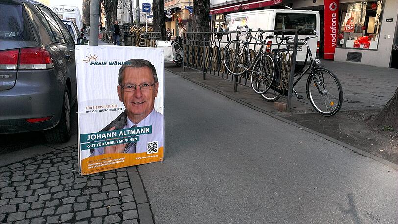 Die 30-Zentimeter-Regel haben auch ie Freien Wähler nicht verstanden - wie hier in der Leopoldstraße.