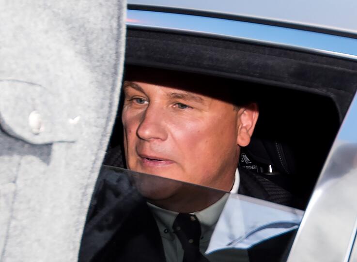Modedesigner Guido Maria Kretschmer nach seiner Hochzeit mit Frank Mutters in einer Limousine.