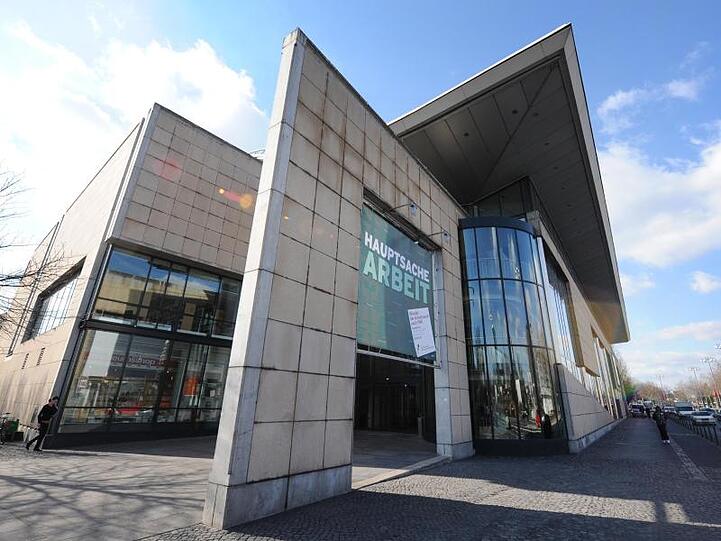 Blick auf das Haus der Geschichte in Bonn. Das Museum wurde am 14. Juni 1994 von Helmut Kohl eröffnet.
