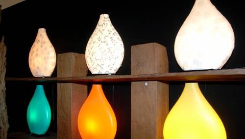 Sanftes Farbenspiel: Über die Form gibt es bei diesem Lampen-Modell keine Diskussion – bei den Farben. Sanftes Farbenspiel: Über die Form gibt es bei diesem Lampen-Modell keine Diskussion – bei den Farben.