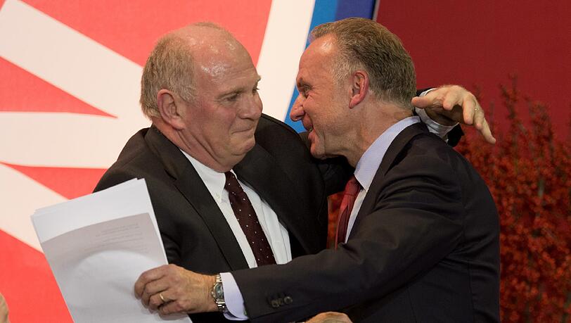 Ein Herz und eine Seele: Uli Hoeneß (l.) und Karl-Heinz Rummenigge bei der JHV des FC Bayern. Ein Herz und eine Seele: Uli Hoeneß (l.) und Karl-Heinz Rummenigge bei der JHV des FC Bayern.
