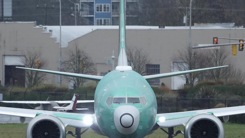 Eine Boeing 737 Max beim Anrollen für einen Testflug am Renton Municipal Airport (USA). Der angeschlagene Flugzeugbauer hat 25 Milliarden US-Dollar mit der Ausgabe von Anleihen bei Investoren eingesammelt. Eine Boeing 737 Max beim Anrollen für einen Testflug am Renton Municipal Airport (USA). Der angeschlagene Flugzeugbauer hat 25 Milliarden US-Dollar mit der Ausgabe von Anleihen bei Investoren eingesammelt.