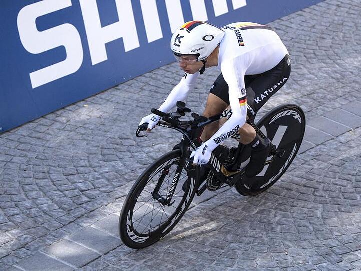 Tony Martin geht trotz anhaltender Probleme in seiner Spezialdisziplin, dem Zeitfahren, an den Start.