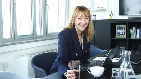 Gabriele Jahn (61), die neue Personalgeschäftsführerin bei den SWM, hat 1200 offene Stellen im Unternehmen zu vergeben. Sie ist promovierte Biologin, war früher Personal-Führungskraft bei den SWM und leitete danach die Personalserviceabteilung der Linde AG und die Personalabteilungen des Goethe-Instituts e.V. und der Städtischen Werke Nürnberg.