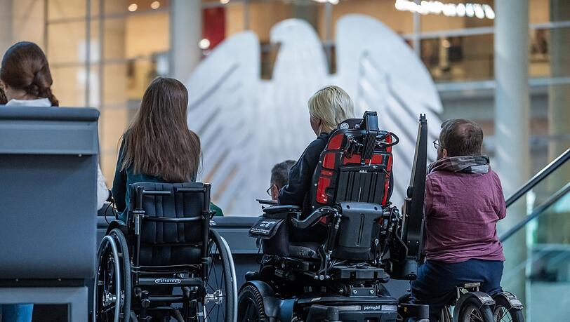 Wie kann da Leben f&uuml;r Menschen mit Behinderungen alltagstauglicher werden? Der Bundestag ber&auml;t nun &uuml;ber das Behindertengleichstellungsgesetz.
