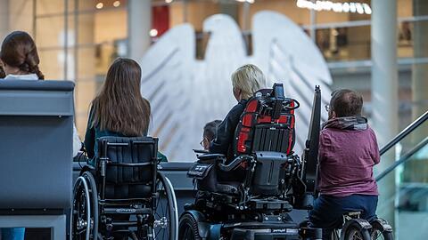 Wie kann da Leben f&uuml;r Menschen mit Behinderungen alltagstauglicher werden? Der Bundestag ber&auml;t nun &uuml;ber das Behindertengleichstellungsgesetz.