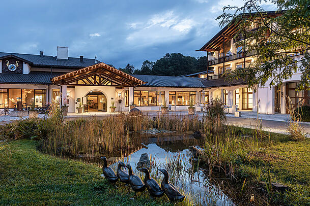 Der Alpenhof Murnau am Staffelsee z&auml;hlt zu den &bdquo;101 besten Hotels Deutschlands&ldquo;. Ein Zimmer pro Nacht kostet mindestens &uuml;ber 200 Euro.